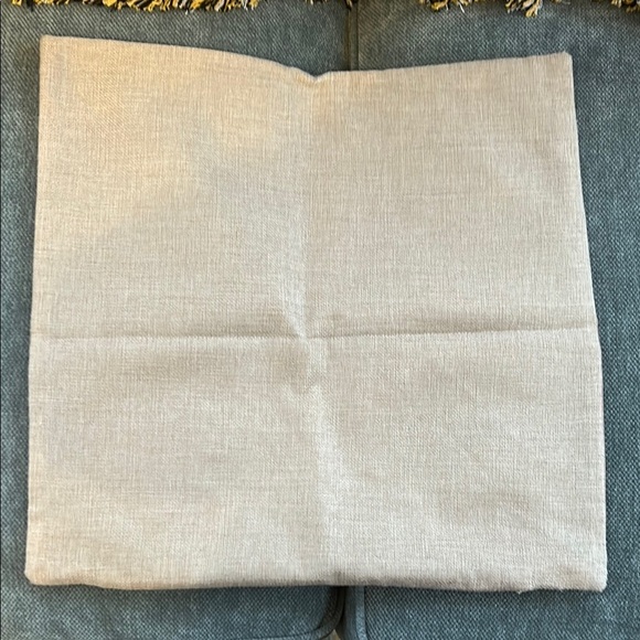 Rose print cushion cover - Picture 2 of 3